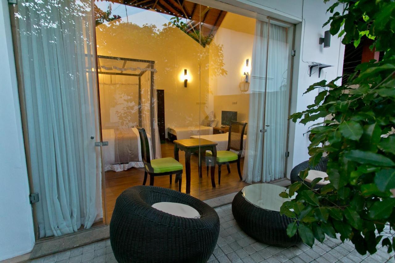 Swanee Grand Hotel Негомбо Екстериор снимка
