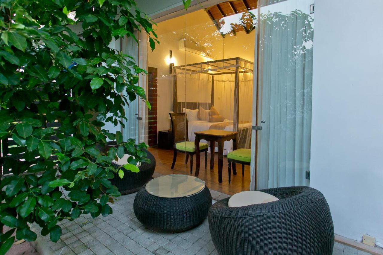 Swanee Grand Hotel Негомбо Екстериор снимка
