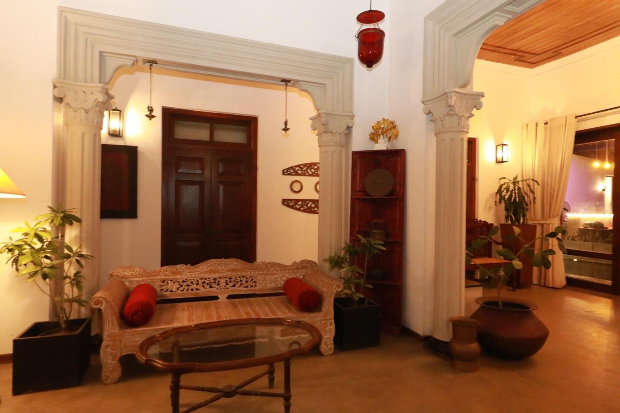 Swanee Grand Hotel Негомбо Екстериор снимка